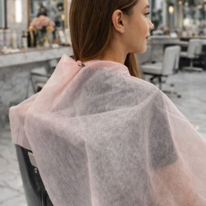 Capa peluquería desechable rosa